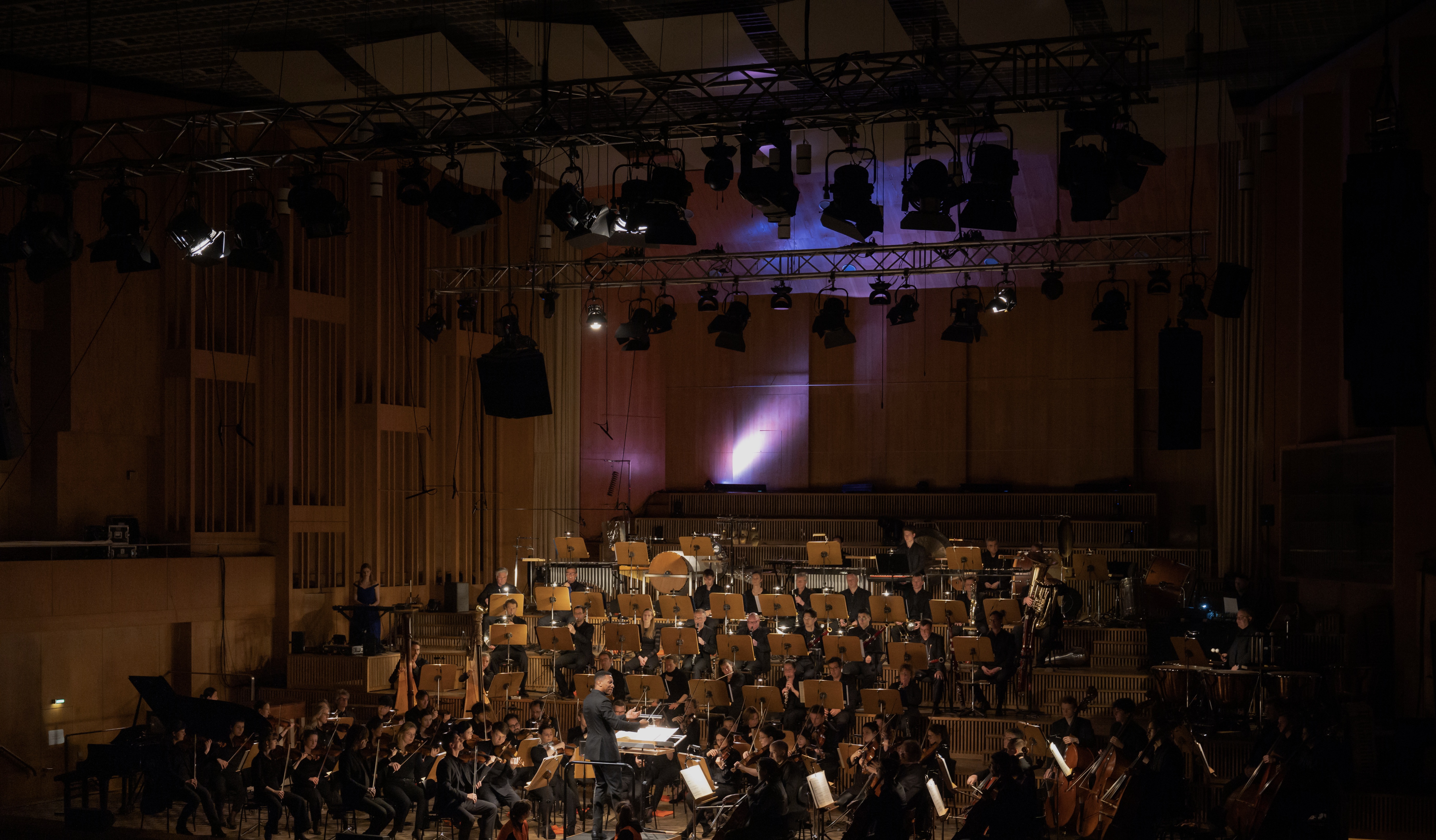 World Premiere of 'Oceanic Oscillations' for synthesized seascape, symphonic orchestra & human voice | Haus des Rundfunks 2024 © Peter Adamik