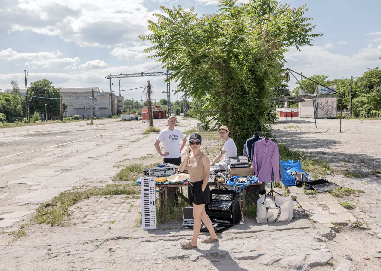 Ensemble Komopolex outside