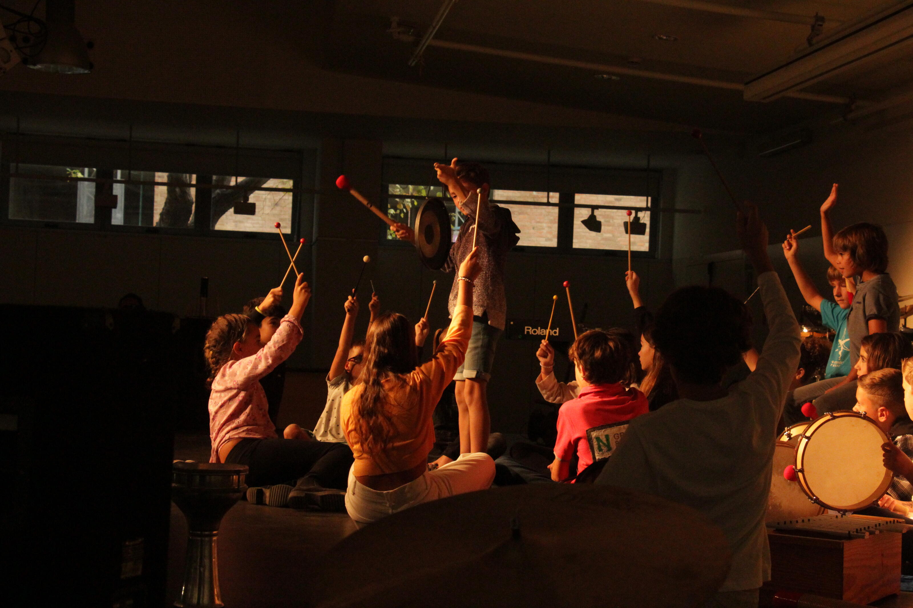 Mixtur_2022_Concert_Mixtur_a_Primària_©Festival_Mixtur